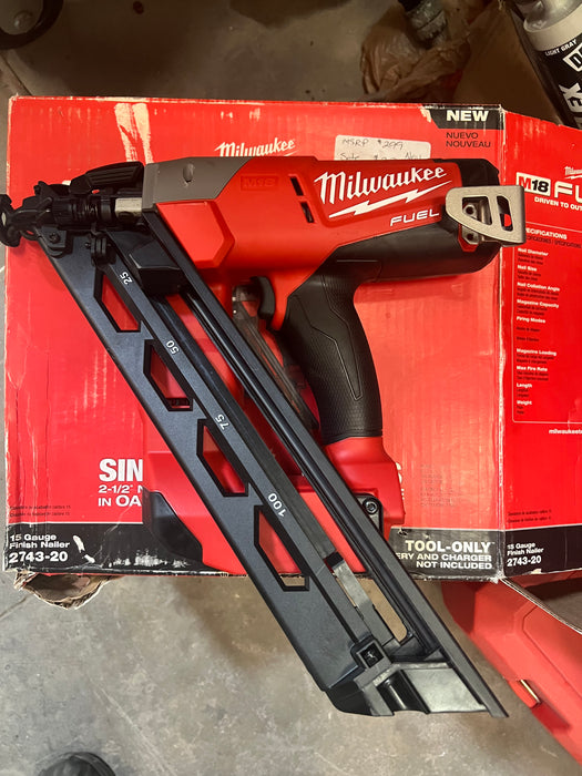 MILWAUKEE M18 15 GAUGE Finish Nailer Tool Only